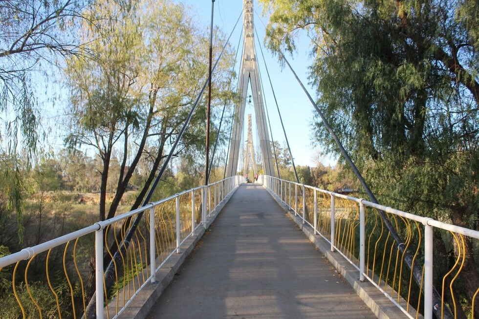 Bebía con su pareja y amigos en el río y fue agredida