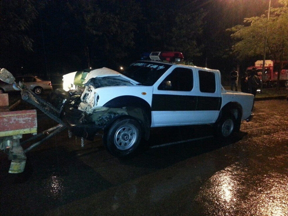 Camión chocó a camioneta policial en Yacuiba