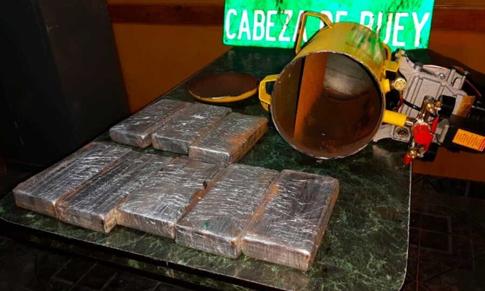 Boliviana ocultaba droga dentro de una compresora en Argentina