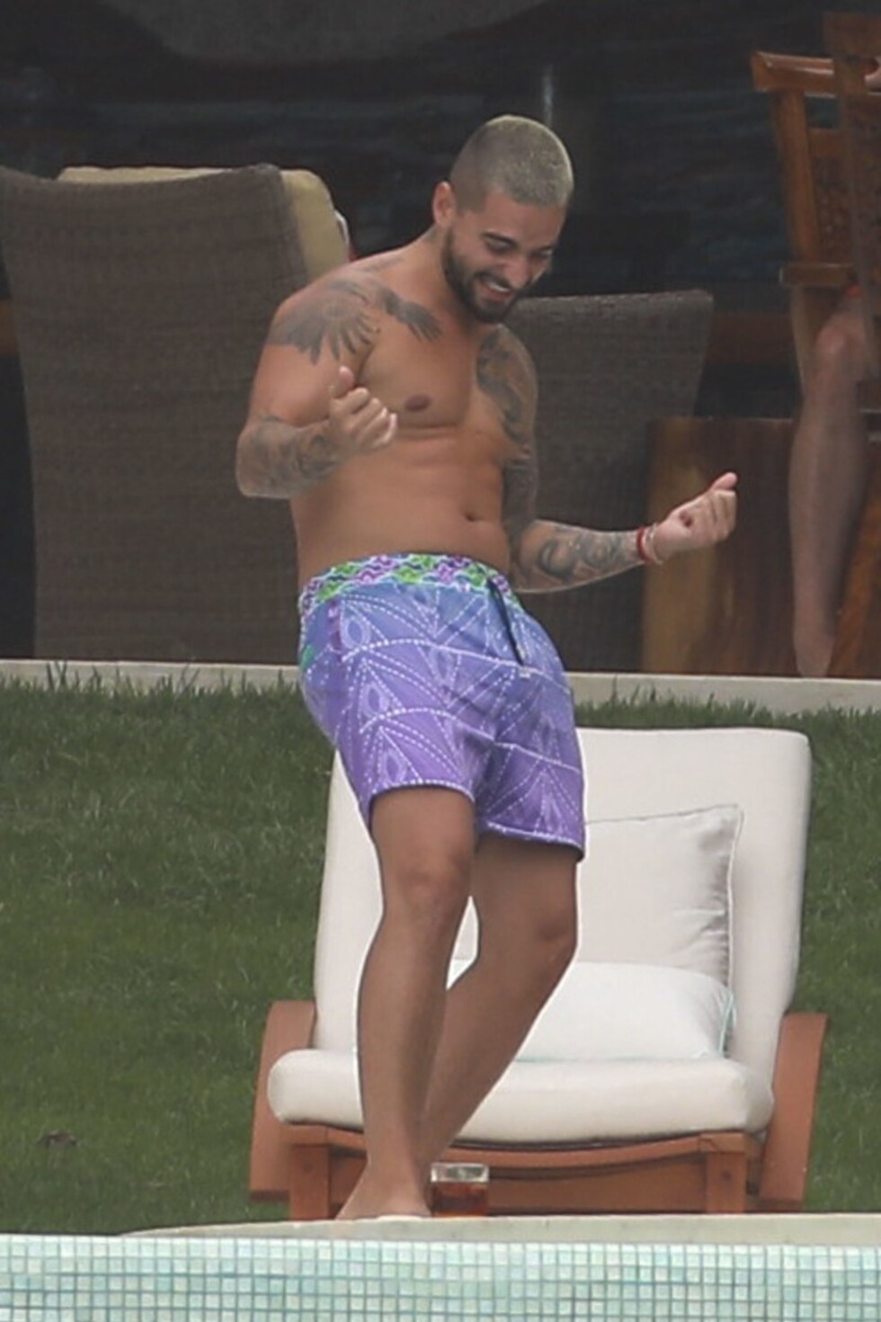 Maluma lució  sus abs en  traje de baño