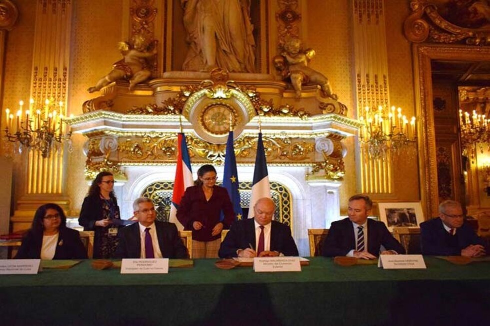 Francia y Cuba firman acuerdos de cooperación