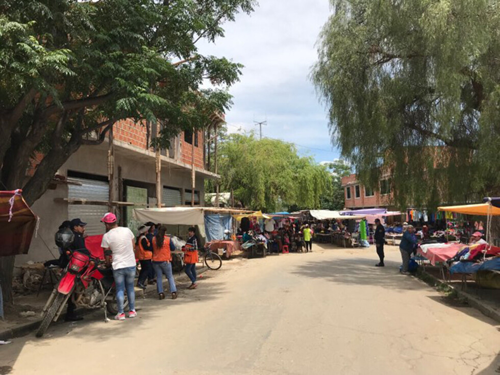 Lío en Villa Abaroa por desorden de vendedores