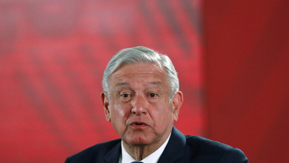 López Obrador a Evo: "Le dije que no queremos dictaduras militares, democracia sí, militarismo no"