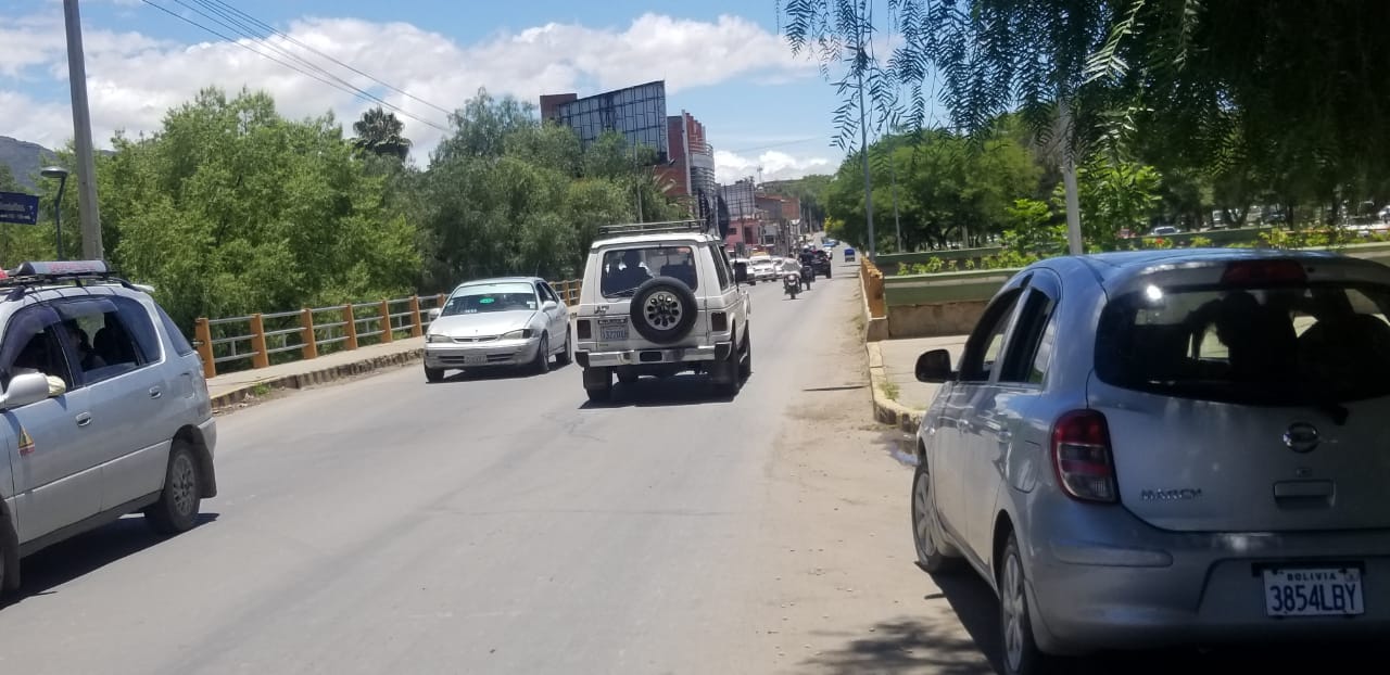 Las aceras en Tarija, un “calvario” para el peatón