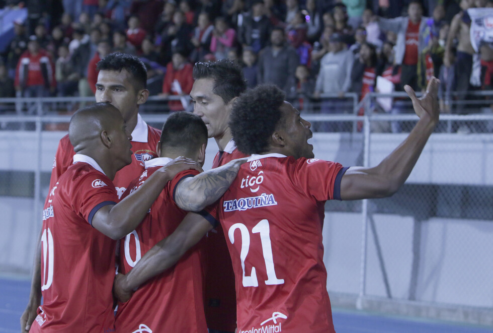 Wilstermann va a Santa Cruz en busca de salir campeón