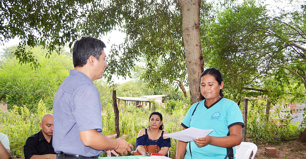 Mujeres recicladoras reciben predio en comodato