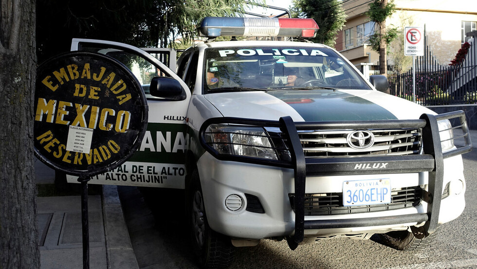 México denuncia que amenaza de ingreso en su Embajada en Bolivia "no tiene precedente"
