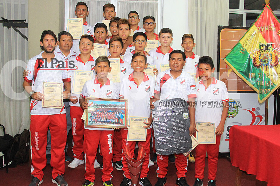 Postales del reconocimiento a los campeones nacionales Sub-13-14 y 15