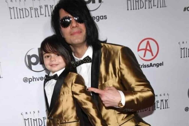 Criss Angel sube emotivo  video rapando a su hijo