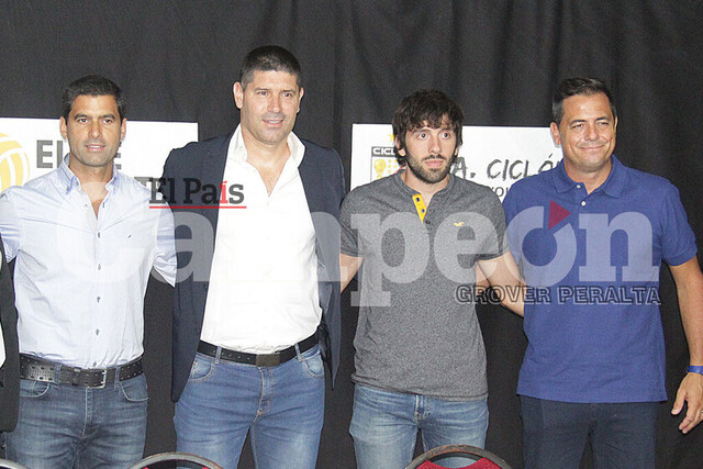 Los integrantes del cuerpo técnico del "Pampa" en Ciclón