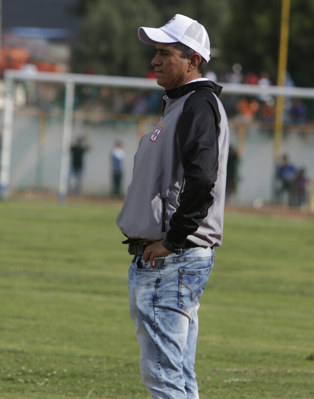 ‘Pepe’ Peña se mantiene como entrenador de Real Santa Cruz