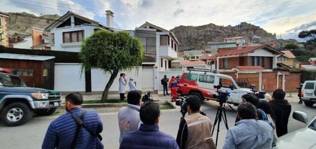 El exministro Carlos Romero salió en ambulancia de su domicilio