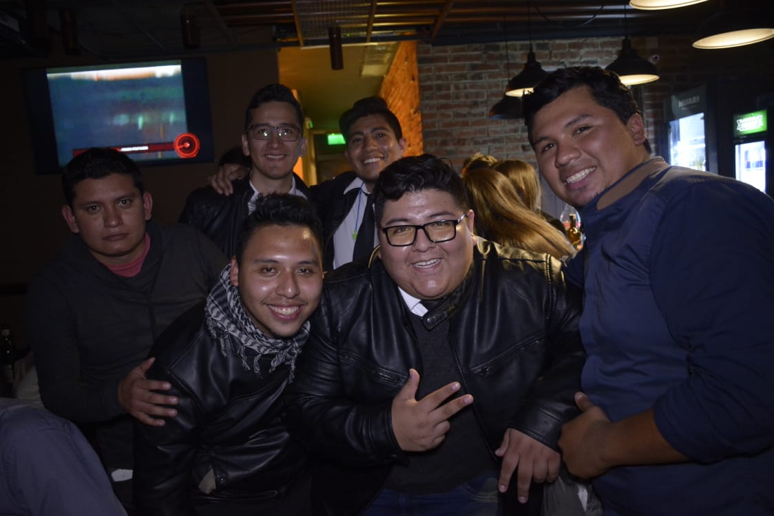 Compartiendo a lo grande en El Pub