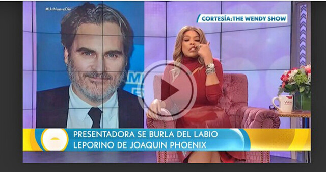 Conductora se burla  de Joaquin Phoenix
