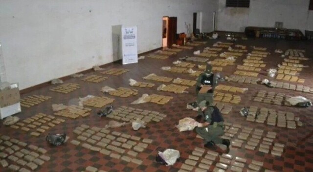 Encontraron 900 kilos de droga en una camioneta