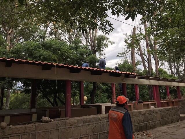 Refaccionan puestos de comida del puente San Martín
