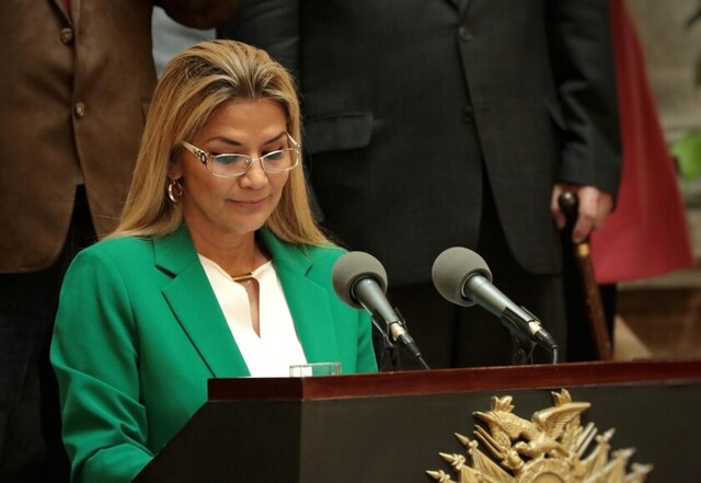 Áñez presenta sus credenciales: Mano dura, conciliación y modernidad