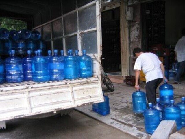 Robaron y golpearon a un vendedor de agua