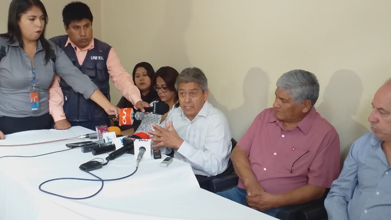 Cossío dice que alianza con Camacho y Pumari garantiza "el no retorno de la dictadura"