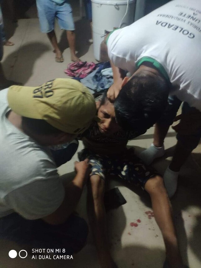 Vecinos detienen a  ladrón y casi lo linchan