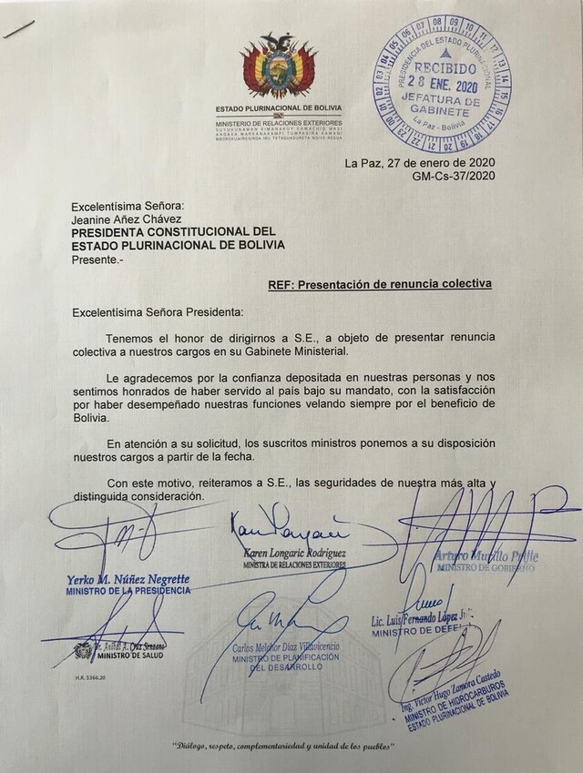 Ministros presentan renuncia colectiva y ponen a disposición sus cargos