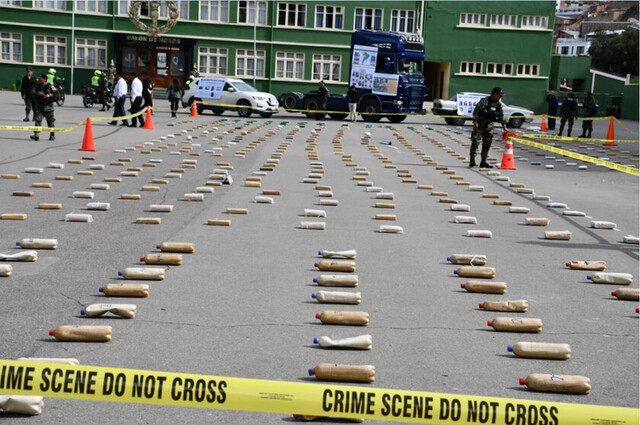 Secuestran casi 1 tonelada de droga en una semana