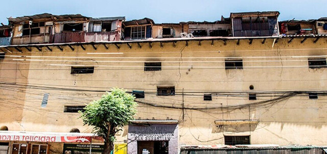 Reo se lanza del techo del penal para escapar en Cochabamba