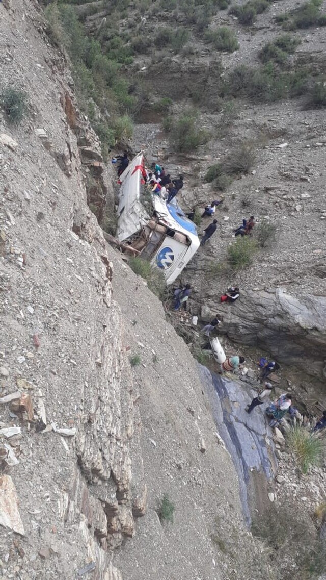 Minuto a minuto: 28 heridos del bus embarrancado en Yunchará llegan al hospital San Juan de Dios