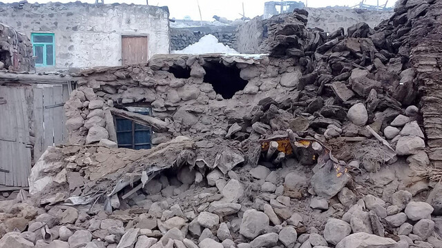 Varios muertos y más de 1.000 edificaciones colapsadas por el terremoto en la frontera turco-iraní