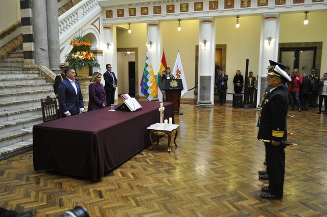 Áñez cambia al Comandante del Ejército