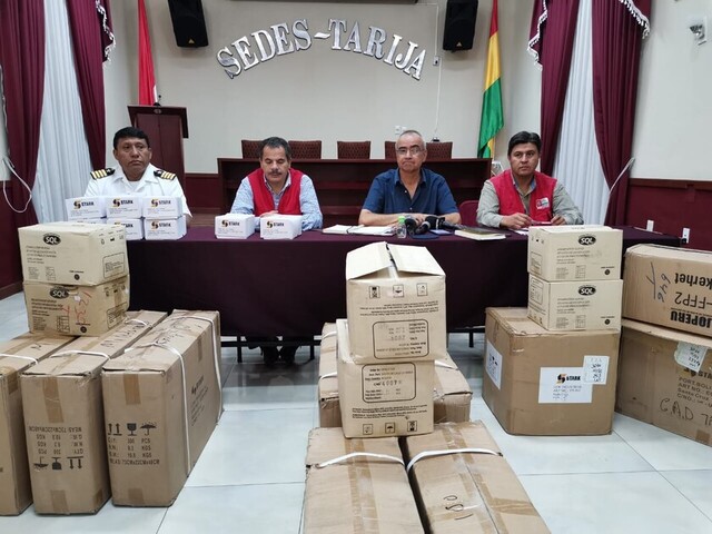 Gobernación entrega barbijos y guantes a Policía, FFAA y HRSJD