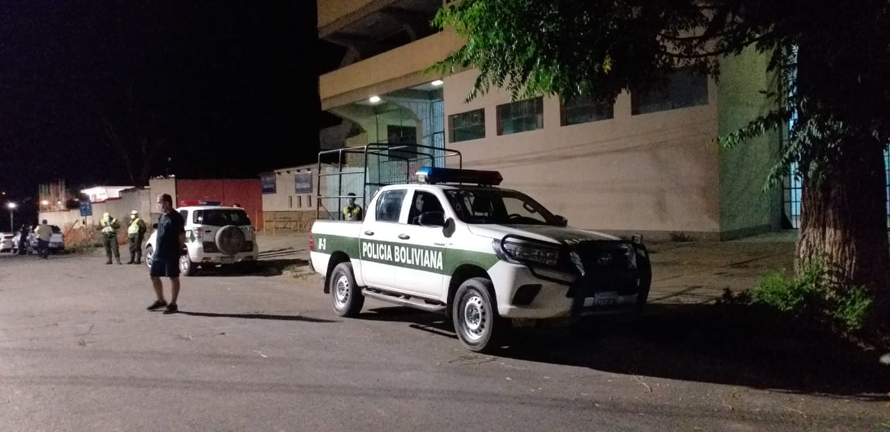 Tarijeños "repatriados" de Chile cumplen protocolo en el Estadio IV Centenario