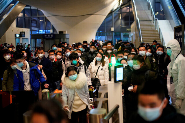 Wuhan reabre el metro y el tráfico entrante tras más de 2 meses de bloqueo por el coronavirus
