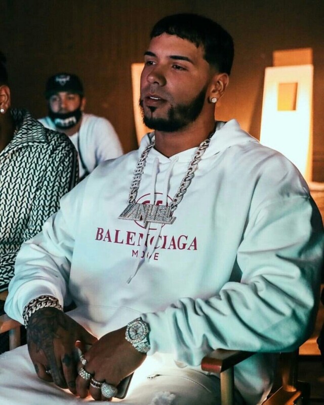 Fans aseguran que Anuel  AA criticó a Bad Bunny