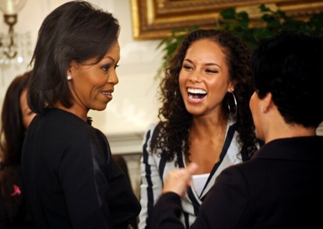 Alicia Keys lanza su libro  y Michelle participa en él