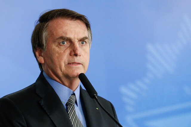 Denuncian a Bolsonaro en La Haya