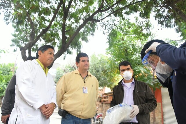 UCB Tarija realiza entrega de mascaras faciales protectoras a SEDES y SSUT