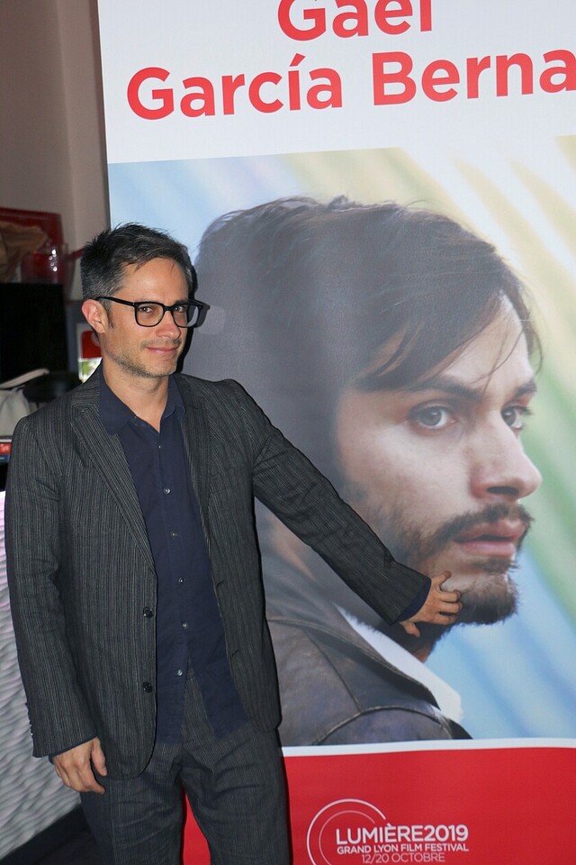 Gael García fue criticado  por apoyar a su gobierno