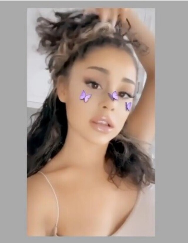 Ariana Grande  sorprende a   fans con look