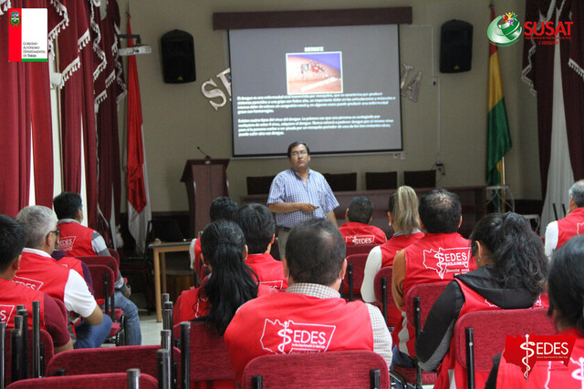 Personal del SUSAT informa sobre prevención de Covid-19 y dengue en Tarija