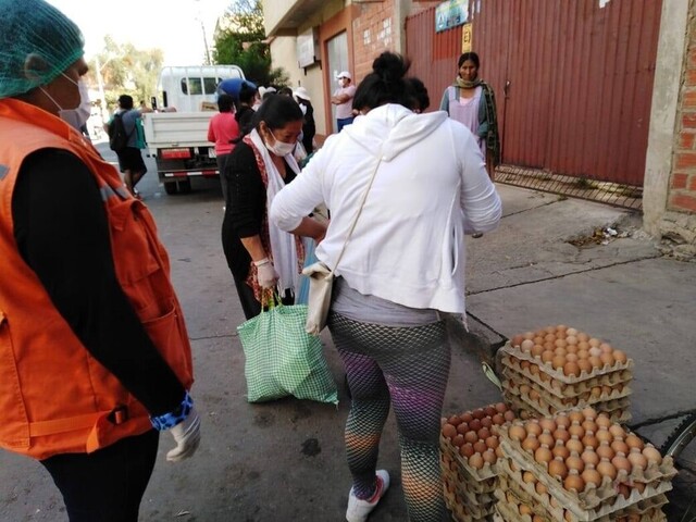 Pese a sanciones continúa la especulación del huevo en Tarija