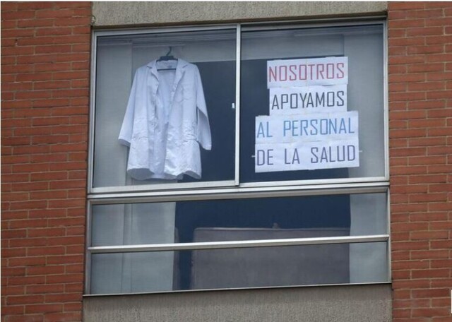 "Perdí el control y empecé a llorar": médico colombiano es expulsado por vecinos asustados