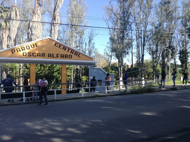 De manera diaria unas 500 personas buscan salir de Tarija