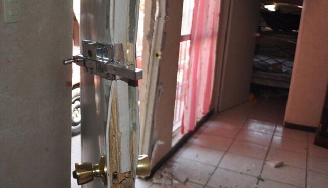 Llevó a su esposa al trabajo y le robaron la casa