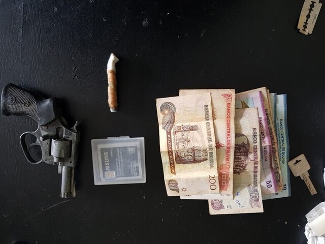 Liberan a menor que llevaba 1 revólver cerca del Banco Unión