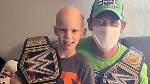 John Cena  sorprendió a  pequeño fan
