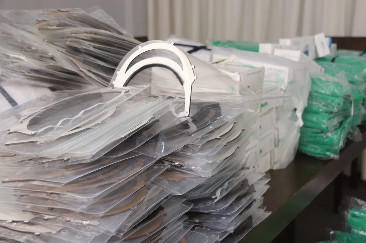 Gobernación de Tarija entrega material de bioseguridad al Chaco
