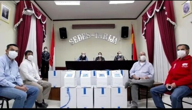 Áñez entrega 10 ventiladores, más reactivos e ítems sin precisar cantidad