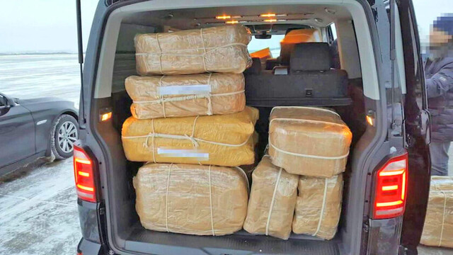 Fiscalía imputó a 3 personas por llevar cocaína en minibús