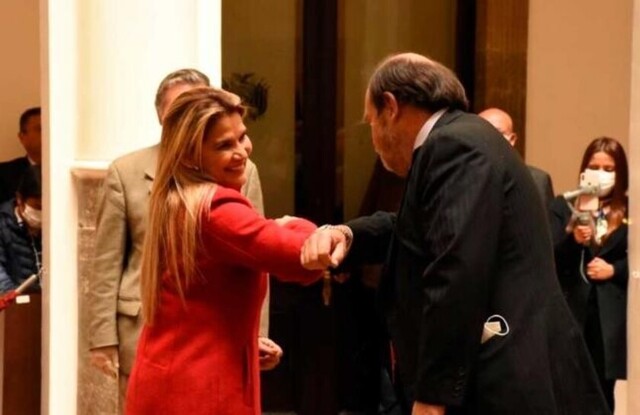 Gobierno aparta a Navajas, Eidy Roca es la nueva ministra de Salud